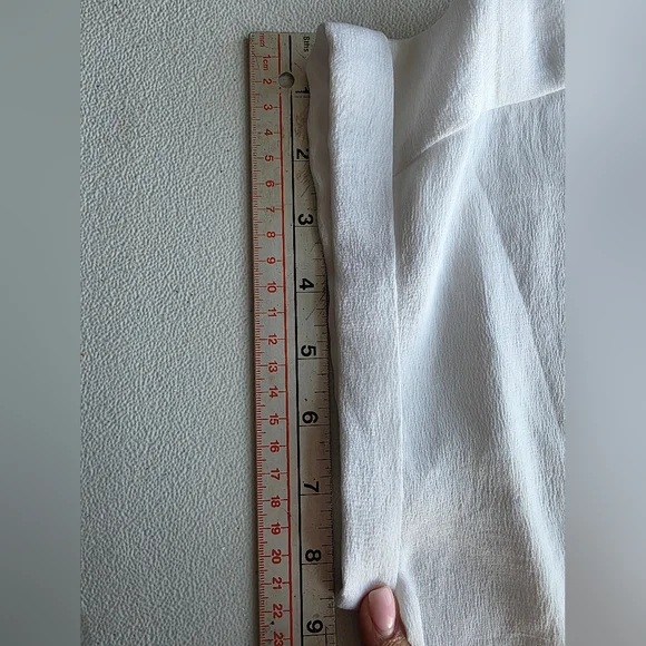 Express White Crisscross V-Neck Blouse Minimalist Chic Quiet Luxury Clean Girl - Picture 7 of 10